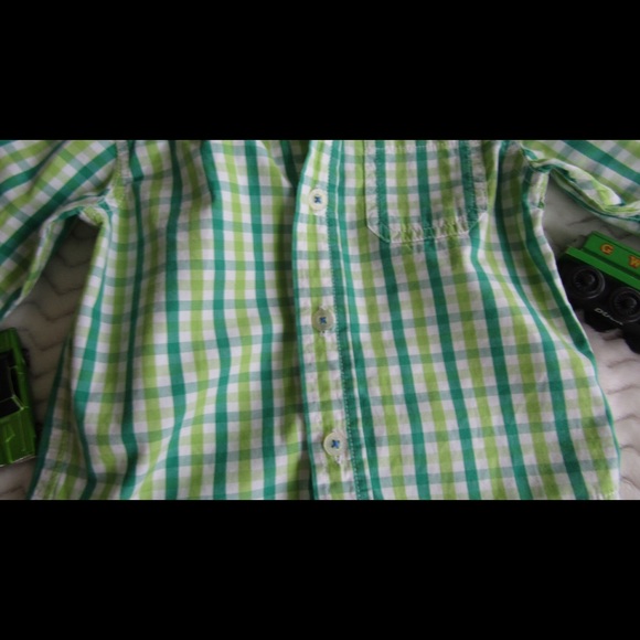 Carter's 12 month Button Down Green And White - Picture 4 of 6